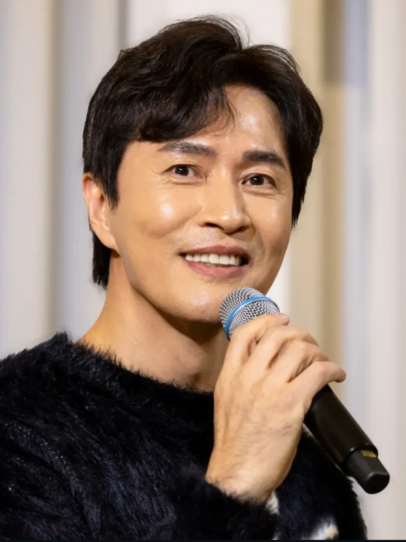 가수 겸 배우 김정민이 지난 27일 모친상을 당했다. /인스타그램 캡처