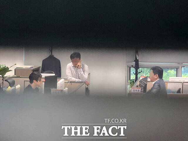 압수수색 진행에 가라앉은 분위기의 이준석 의원실.