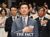  국민의례하는 김상규 한국인터넷신문협회 수석부회장 [포토]