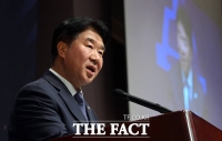  '인터넷신문협회 20주년' 축하하는 이기헌 더불어민주당 원내대표 비서실장 [포토]
