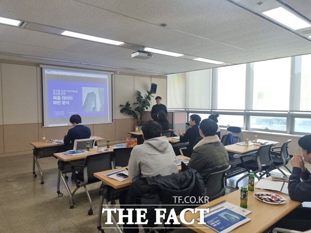 서울 성동구(구청장 정원오)는 내달 6일까지 빅데이터를 활용한 정책 혁신을 위해 빅데이터 분석·활용 펠로우십 참여자를 모집한다고 29일 밝혔다./성동구