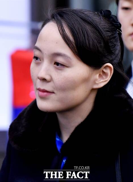 북한은 김 부부장(사진) 담화를 이틀 연속으로 내보내면서 한국을 적대적 국가로 분명히 한 뒤, 미국에 대화 조건을 제시했다. 김 부부장은 김정은의 입으로 통한다. /더팩트DB