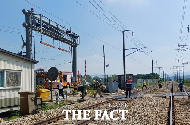 29일 오전 열차와 트럭이 충돌하는 사고가 난 충남 논산시 부적면 호남선 논산-연산 구간 철도건널목. /논산소방서