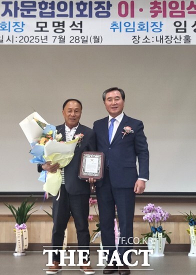 28일 정읍경찰서 내장산홀에서 안보자문협의회 회장 이취임식 밑 정기회의가 열렸다. 임상원 신임 회장은 “정읍경찰서와 긴밀한 협력을 통해 북한이탈주민 지원에 소홀함이 없도록 더욱 노력하겠다”고 말했다. / 정읍=곽시형 기자