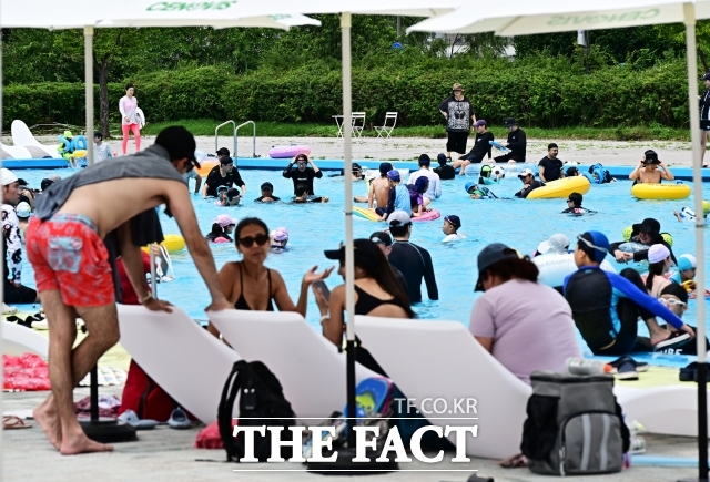 29일 금감원은 여름 휴가철 대표적인 보험 민원 사례를 공개했다. 사진은 기사 내용과 무관함. /배정한 기자