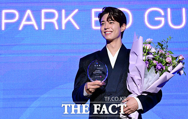 배우 박보검이 29일 오전 서울 강남구 논현동 SJ쿤스트할레에서 열린 2025 한국관광 명예홍보대사 위촉식에 참석해 포토타임을 갖고 있다. /임영무 기자