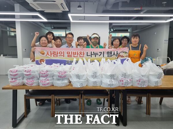 대전 서구 도마1동 복지만두레가 28일 관내 25개 취약 가구에 삼계탕 나눔 행사를 진행했다./대전 서구