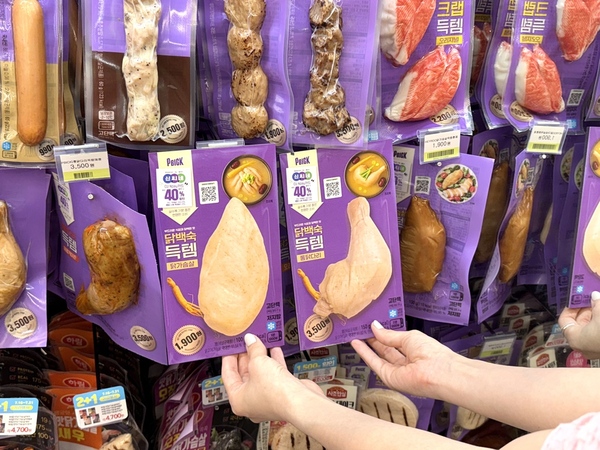 CU가 고물가 시대에 간편하고 저렴하게 보양식 한 끼를 해결할 수 있도록 초저가 득템 닭백숙을 1900원에 출시한다. /CU