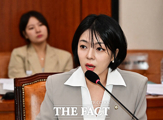 배현진 국민의힘 의원이 29일 오전 서울 여의도 국회에서 열린 최휘영 문화체육관광부 장관 후보자 인사청문회에 참석해 질의를 하고 있다. /국회=배정한 기자