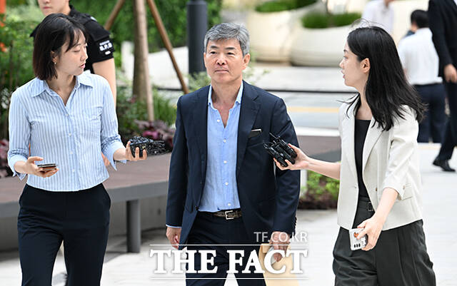 이종호 전 블랙펄인베스트 대표가 지난 23일 오전 서울 종로구 KT광화문빌딩 웨스트에 마련된 민중기 특검 사무실에 출석하고 있다. /박헌우 기자