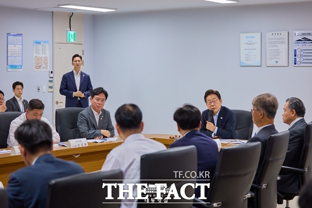 이재명 대통령이 25일 경기도 시흥시 소재 SPC 삼립 시화 공장에서 개최한 노사 현장간담회에서 발언하고 있다. /대통령실