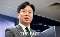  '노란봉투법' 본회의 표결 앞두고 브리핑하는 김영훈 고용노동부 장관 [포토]