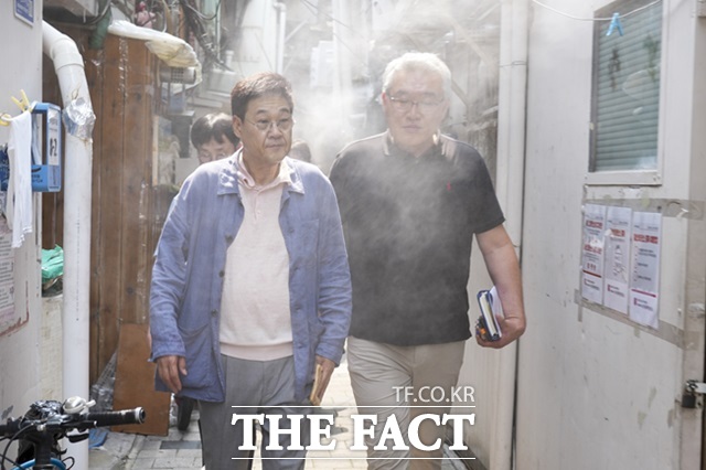 서울 종로구(구청장 정문헌)는 연일 이어지는 폭염으로부터 쪽방 주민들을 지키기 위해 전방위 대응에 나선다고 30일 밝혔다./종로구