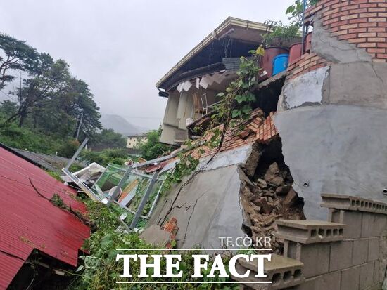 지난 20일 극한호우로 붕괴 피해를 입은 의정부시 고산동 주택의 모습. /의정부시