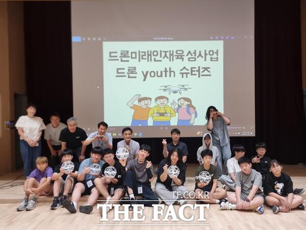 계룡시 드론미래인재육성사업 참가 청소년들의 모습 /계룡시