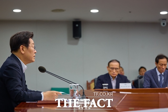 이재명 대통령은 30일 배임죄가 남용되면서 기업활동을 위축시키는 점에 대해 제도적 개선을 모색해야될 때라고 주문했다. 이 대통령이 17일 오후 용산 대통령실에서 주재한 제4차 수석·보좌관회의에서 발언하고 있다. /대통령실