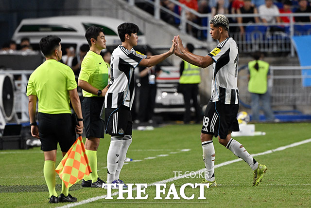 뉴캐슬 이적 후 데뷔전 치르는 박승수.