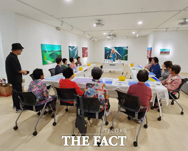 금강문화관 기획전시실에서 오는 10월 30일까지 금강이 예술로 릴레이 전시전이 열리고 있다. /충남문화관광재단