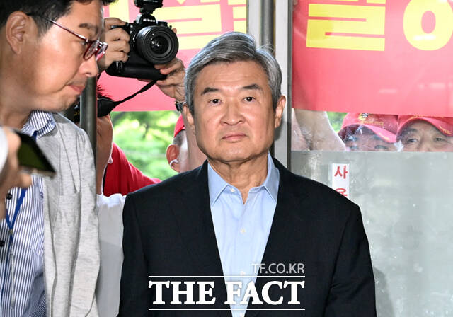 조태용 전 국가안보실장이 29일 오전 서울 서초구 순직해병 특검 사무실에 피의자 신분으로 출석하고 있다. /이새롬 기자