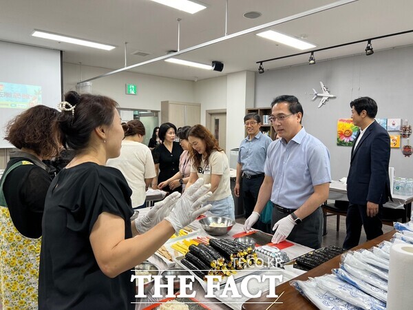 용운종합사회복지관이 가족품앗이 전체 회원 모임 여름 속으로 풍덩 행사를 개최했다. /용운종합사회복지관