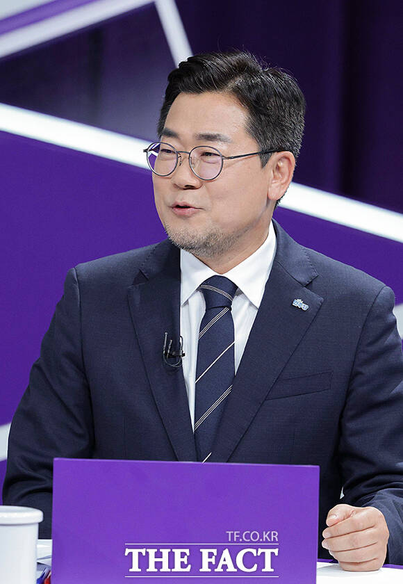 박찬대 더불어민주당 당대표 후보는 8월2일 전당대회를 앞두고 정부와 당이 하나 돼 나가느냐, 흔들리고 멈춰 서느냐를 가르는 중대한 선택이라며 지지를 호소했다. /국회사진기자단