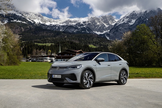 폭스바겐이 올해 상반기 유럽 전기차(BEV) 시장에서 브랜드 기준 판매량 1위를 기록했다고 30일 밝혔다. 폭스바겐 쿠페형 순수 전기 SUV ID.5. /폭스바겐코리아