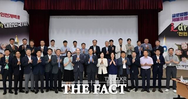 인천시는 황효진 글로벌도시정무부시장 주제로 30일 시청 대회의실에서 2025년 제1차 인천시 지역 건설산업 활성화 추진위원회를 개최했다./인천시