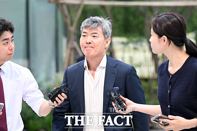 이종호 전 블랙펄인베스트 대표가 30일 오전 서울 종로구 KT광화문빌딩 웨스트에 마련된 김건희 특검 사무실로 출석하고 있다. /서예원 기자