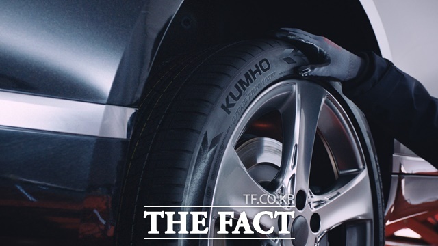 금호타이어는 올해 2분기 연결재무제표 기준 매출액 1조2213억원, 영업이익 1752억원의 실적을 기록했다고 30일 공시했다. /금호타이어