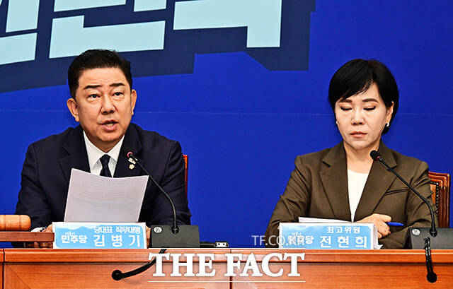 김병기 더불어민주당 당대표 직무대행 겸 원내대표는 불법 공천개입과 반헌법적 종교 유착의 국민의힘이 사는 길은 특검 수사에 협조하는 길뿐이라고 직격했다. /배정한 기자