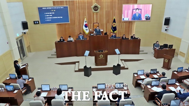 세종시의회가 30일 본회의장에서 제99회 임시회를 열고 인사청문특별위원회 위원 선임 등 3건의 안건을 처리한 후 폐회했다. /김형중 기자