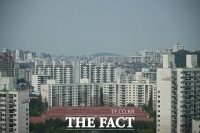  내국인은 줄고 외국인은 늘고…부동산 규제 '역차별'