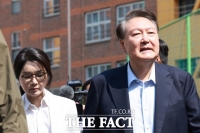  특검, 윤석열·김건희 비화폰 통신기록 압수수색…'수사외압' 캔다