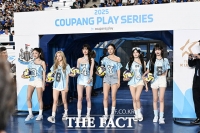  쿠팡플레이 뉴캐슬전 시축 나선 아이브 [포토]