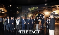  'K-콘텐츠 시장 300조 시대‘ CJ ENM 스튜디오 방문한 국정위 [TF사진관]