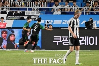  선제골 넣고 기뻐하는 김진규 [포토]