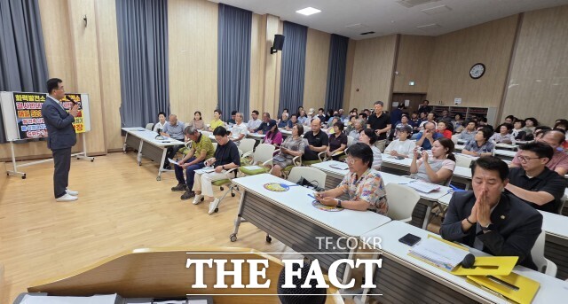 정읍시 바이오매스 화력발전소 건설 반대대책위원회는 30일 정읍시 내장상동 공감플러스센터에서 주민설명회를 통해 바이오매스 화력발전소 건설에 대한 명확한 반대 입장을 밝혔다. / 바이오매스 화력발전소 건설 반대대책위원회