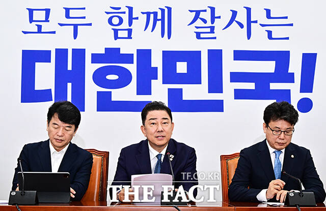 김병기 더불어민주당 당대표 직무대행 겸 원내대표는 31일 국회에서 열린 민주당 정책조정회의에 참석해 미국과의 관세협상이 성공적으로 타결됐다며 역시 이재명 정부다. 국익 중심의 실용외교는 옳았다고 밝혔다. /배정한 기자