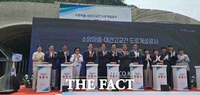 인천시가 31일 소암마을~대건고교 간 도로 개통식을 개최했다./인천시