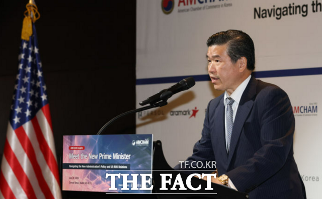 지난 22일 서울 여의도 콘래드서울 호텔에서 열린 주한미국상공회의소(AMCHAM·암참) 세미나에서 제임스 김 암참 회장이 개회사를 하고 있다. /뉴시스