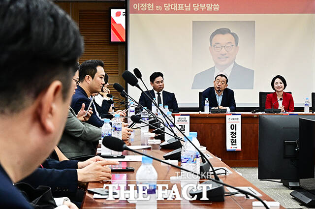 축사하는 이정현 전 새누리당 대표.