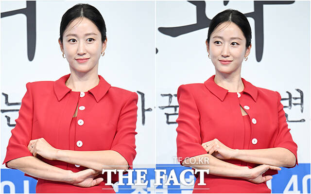 배우 전혜빈이 31일 오후 서울 구로구 더 링크 호텔 서울에서 열린 JTBC 토일 드라마 에스콰이어: 변호사를 꿈꾸는 변호사들 제작발표회에 참석해 포즈를 취하고 있다. /박헌우 기자