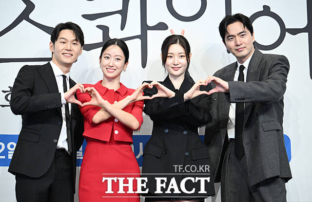 배우 이학주 전혜빈 정채연 이진욱(왼쪽부터)이 출연하는 에스콰이어는 오는 8월 2일 오후 10시 40분 첫 방송한다. /박헌우 기자