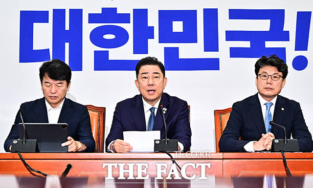 김병기 더불어민주당 당대표 직무대행 겸 원내대표가 31일 오전 서울 여의도 국회에서 열린 정책조정회의에 참석해 모두발언을 하고 있다. /국회=배정한 기자