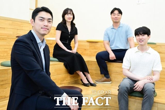 지난달 30일 오후 기업은행 본점에서 영스타 PB들이 더팩트와 인터뷰를 하고 있다. (왼쪽부터) 임지호 팀장(반포자이 WM센터), 유수정 팀장(역삼 WM센터), 이병권 팀장(천안 WM센터), 김근수 팀장(중계동 WM센터). /남윤호 기자