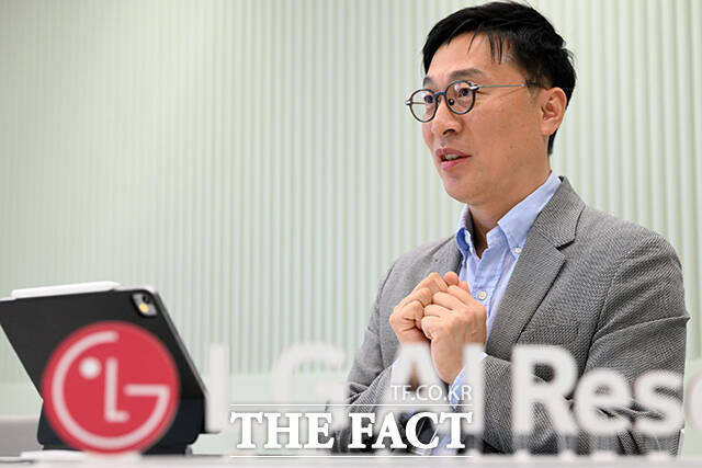 전기정 LG AI연구원 부문장이 지난달 25일 오전 서울 강서구 LG AI연구원에서 <더팩트>와 인터뷰를 하고 있다. /서예원 기자