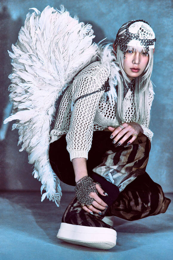 샤이니 키가 정규 3집에 각각 레드벨벳 슬기, 플레이브 은호가 피처링한 곡을 수록한다. /SM엔터