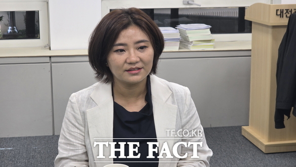 김소연 변호사가 31일 대전시의회 기자실에서 기자간담회를 갖고 국민의힘 최고위원 출마 배경에 대해 설명하고 있다. /정예준 기자