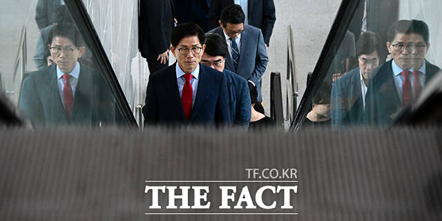 비전과 공약 발표를 위한 기자회견에 나선 김문수 전 고용노동부 장관.