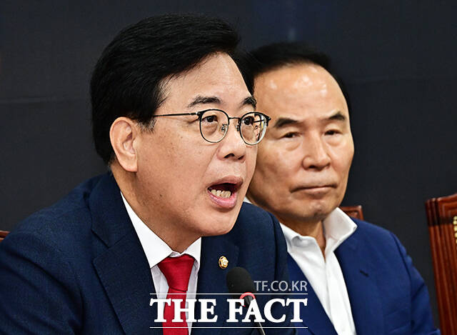 송언석 국민의힘 비대위원장은 자동차 산업 경쟁력과 대미 투자 규모에 대한 부담을 지적했다. /배정한 기자